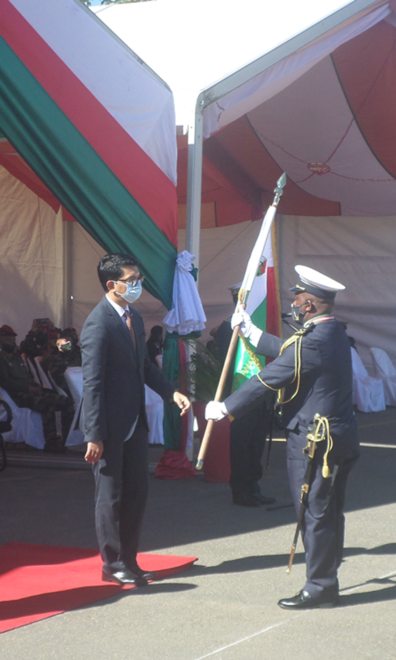 remise de drapeaux